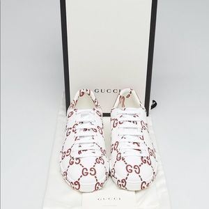 Brand new pair of women’s ace low double G